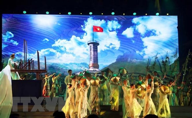 Efectúan en Ciudad Ho Chi Minh velada por 47 años de reunificación nacional ảnh 1