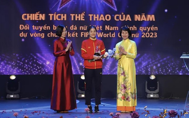 Premios “Dedicación” 2023 honran a artistas musicales y deportistas vietnamitas ảnh 1 Premios “Dedicación” 2023 honran a artistas musicales y deportistas vietnamitas ảnh 1