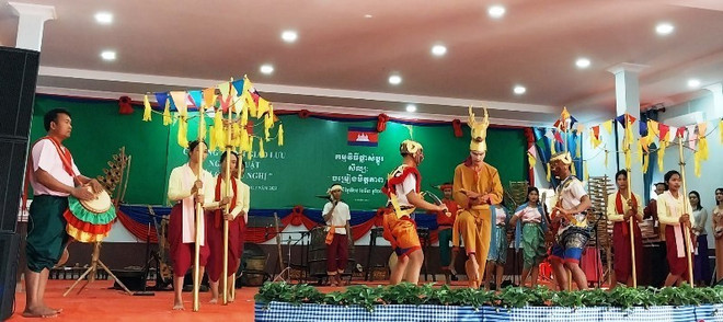 Efectúan en Camboya intercambio cultural con localidad vietnamita ảnh 1