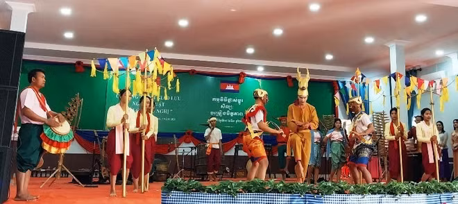 Efectúan en Camboya intercambio cultural con localidad vietnamita ảnh 1