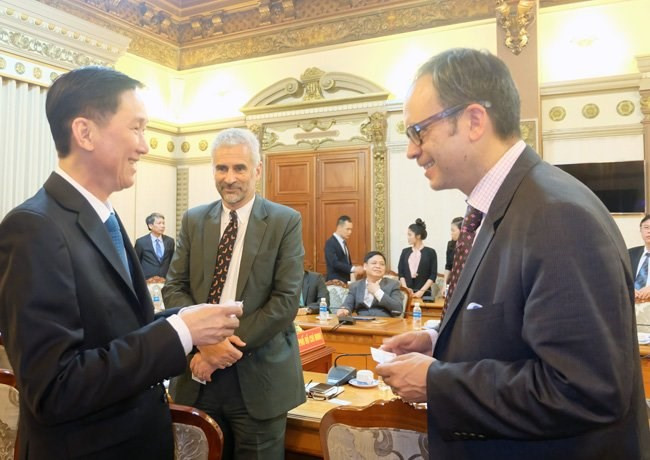 Ciudad Ho Chi Minh y Toronto cooperan en solución de contaminación ambiental ảnh 1