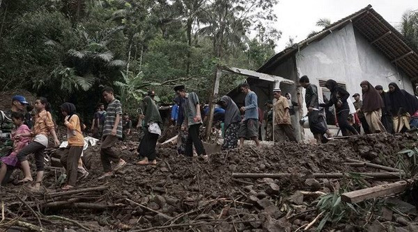 Indonesia: Evacuadas más de seis mil personas por inundaciones ảnh 1 Indonesia: Evacuadas más de seis mil personas por inundaciones ảnh 1