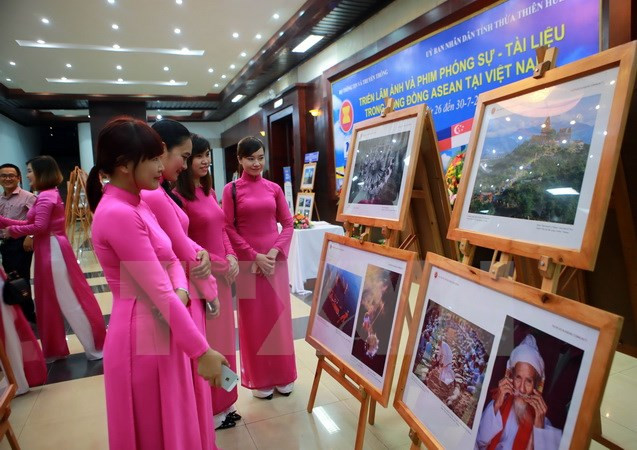 En Hanoi efectúa exhibición “ASEAN- Colores culturales” ảnh 1 En Hanoi efectúa exhibición “ASEAN- Colores culturales” ảnh 1