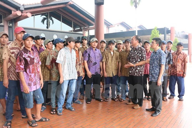 Regresan a casa pescadores vietnamitas retenidos en Indonesia ảnh 1 Regresan a casa pescadores vietnamitas retenidos en Indonesia ảnh 1