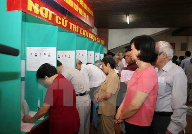 Periódico laosiano desenmascara complots de fuerzas hostiles contra Vietnam ảnh 1 Periódico laosiano desenmascara complots de fuerzas hostiles contra Vietnam ảnh 1