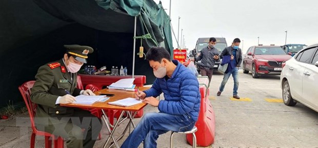 Primer ministro de Vietnam insta a intensificar prevención y control del COVID-19 ảnh 1 Primer ministro de Vietnam insta a intensificar prevención y control del COVID-19 ảnh 1