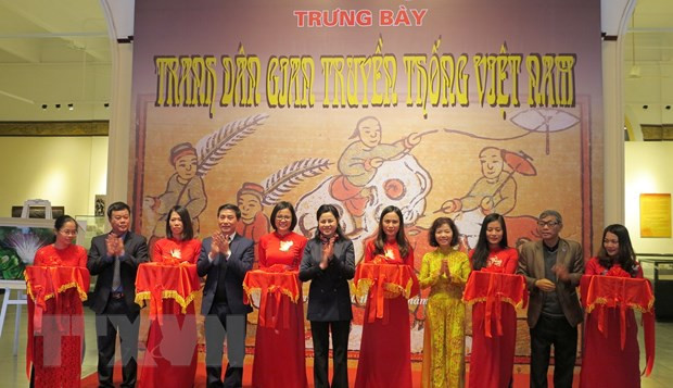 Inauguran exposición de pinturas folclóricas tradicionales de Vietnam ảnh 1 Inauguran exposición de pinturas folclóricas tradicionales de Vietnam ảnh 1