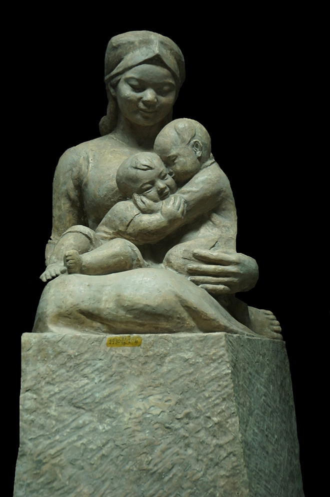 Celebran en Hanoi exposición de esculturas con motivo del XIII Congreso partidista ảnh 1