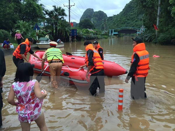  Raúl Castro expresa condolencias a Vietnam por inundaciones ảnh 1