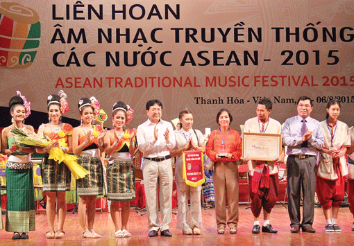 Clausuran festival musical tradicional de países de ASEAN ảnh 1 Clausuran festival musical tradicional de países de ASEAN ảnh 1