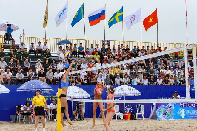 [Fotos] Inician en Ha Long Torneo Femenino Mundial de Voleibol de Playa ảnh 2