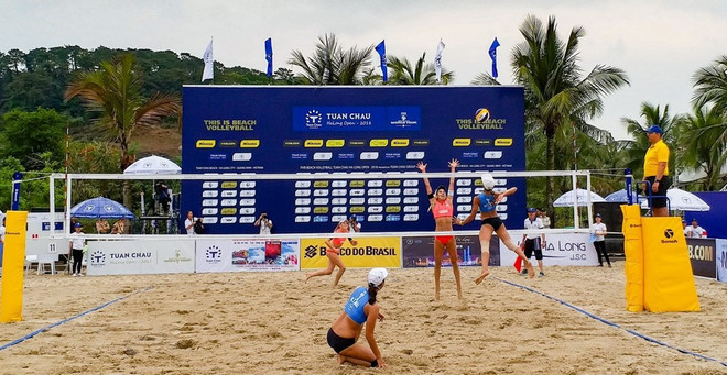 [Fotos] Inician en Ha Long Torneo Femenino Mundial de Voleibol de Playa ảnh 4