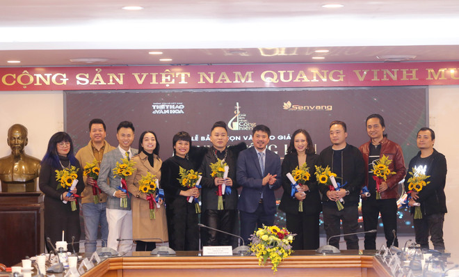 Premios “Cong hien” de VNA reconocen a los artistas vietnamitas más dedicados a la música ảnh 1