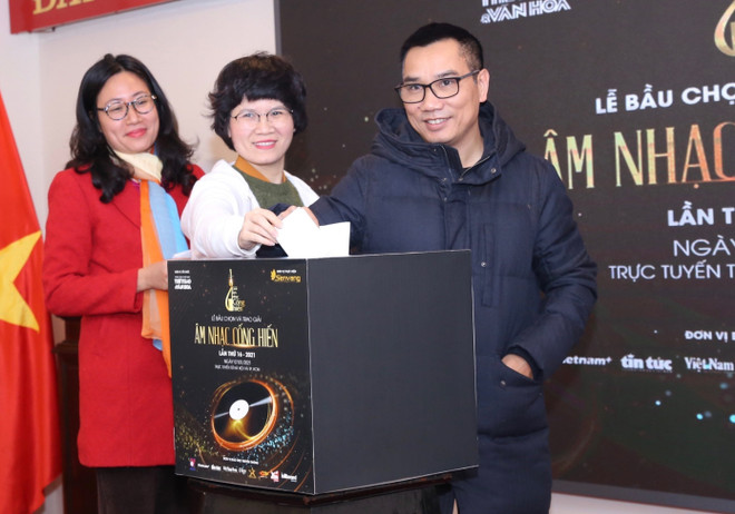 Premios “Cong hien” de VNA reconocen a los artistas vietnamitas más dedicados a la música ảnh 3