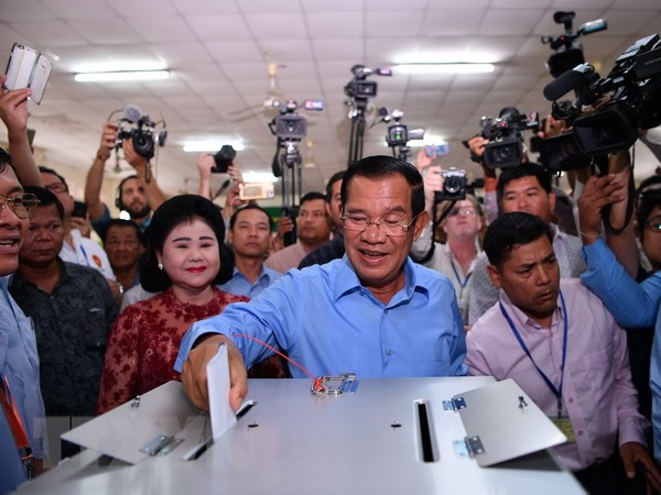 Dirigentes vietnamitas congratulan a Camboya por éxito de las elecciones legislativas ảnh 1 Dirigentes vietnamitas congratulan a Camboya por éxito de las elecciones legislativas ảnh 1