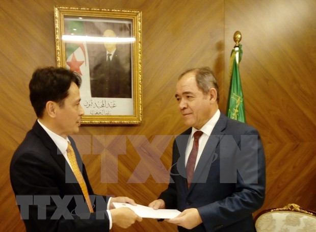 Presenta embajador vietnamita en Argelia cartas credenciales ảnh 1 Presenta embajador vietnamita en Argelia cartas credenciales ảnh 1