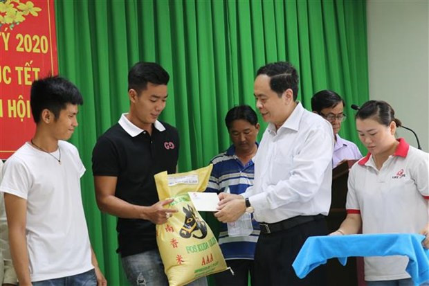 Visitan dirigentes a ciudadanos en ocasión del Tet ảnh 1 Visitan dirigentes a ciudadanos en ocasión del Tet ảnh 1