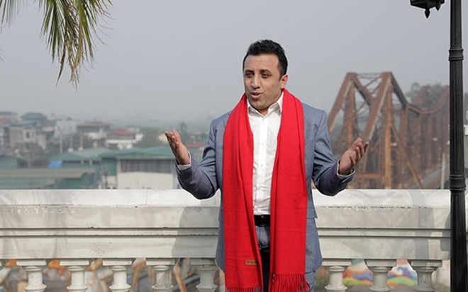 Cantante turco lanza vídeo musical en vietnamita ảnh 1