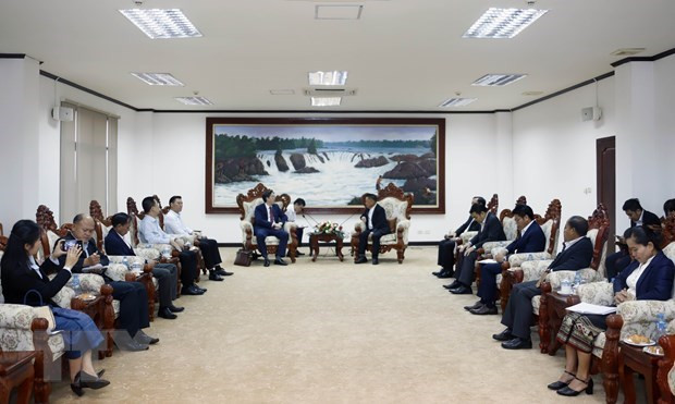 Vietnam ayuda a revista laosiana a establecer versión digital ảnh 1 Vietnam ayuda a revista laosiana a establecer versión digital ảnh 1