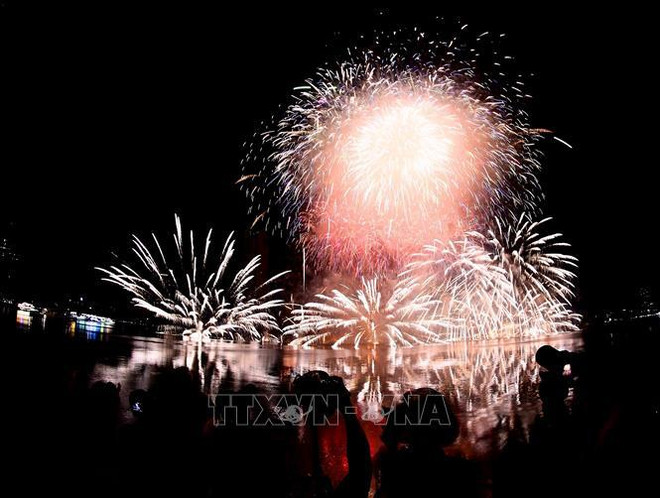 Equipo francés gana el Festival Internacional de Fuegos Artificiales de Da Nang 2023 ảnh 2