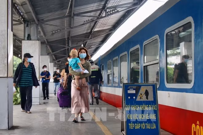 Línea ferroviaria Hanoi - Hai Phong por transportar a 1,4 millones de personas en 2023 ảnh 1