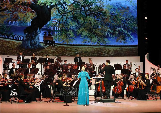 Inauguran el Teatro Ho Guom, nueva institución cultural de Hanoi ảnh 2 Inauguran el Teatro Ho Guom, nueva institución cultural de Hanoi ảnh 2