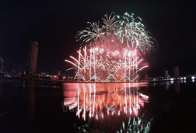 Equipo francés gana el Festival Internacional de Fuegos Artificiales de Da Nang 2023 ảnh 3