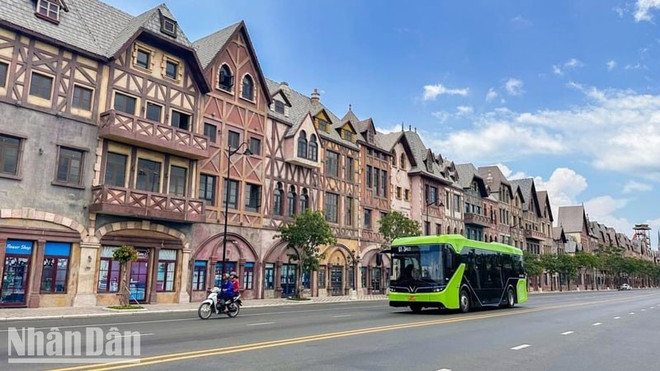 Ciudad turística de Vietnam contará con autobuses eléctricos inteligentes ảnh 1