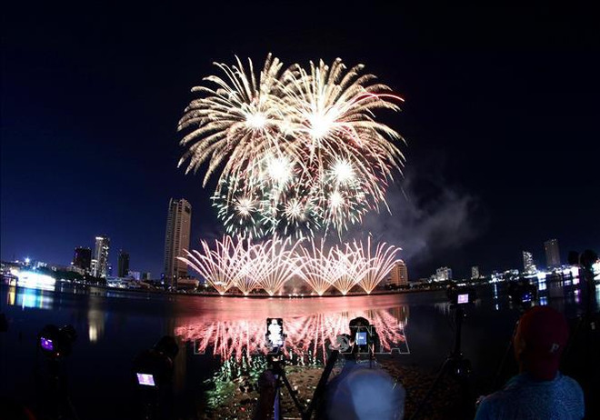 Equipo francés gana el Festival Internacional de Fuegos Artificiales de Da Nang 2023 ảnh 1