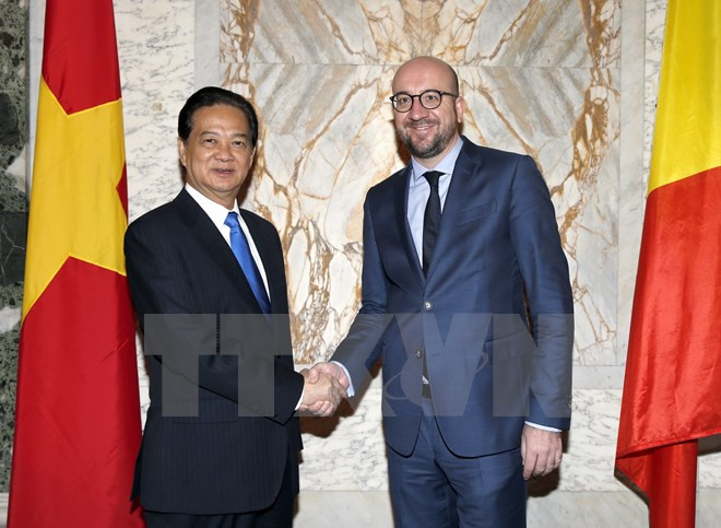 Premier vietnamita conversa con su par belga en Bruselas ảnh 1 Premier vietnamita conversa con su par belga en Bruselas ảnh 1