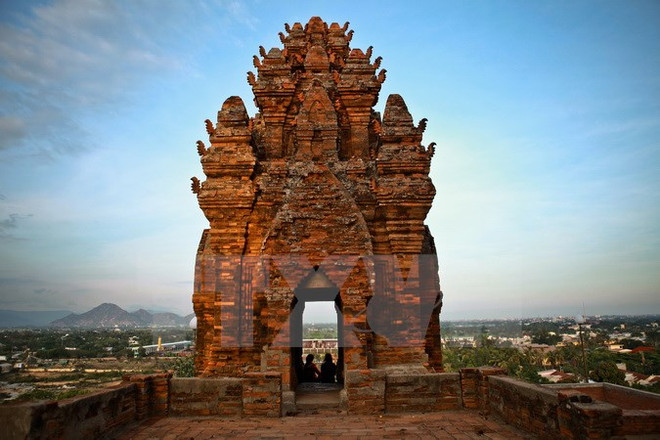 Postulan torres Cham y Festival Kate de Vietnam a reconocimiento de UNESCO ảnh 1 Postulan torres Cham y Festival Kate de Vietnam a reconocimiento de UNESCO ảnh 1