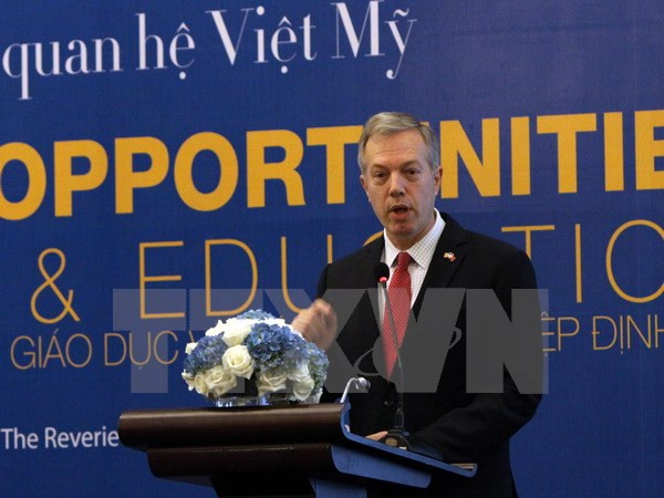 Ministro vietnamita y embajador estadounidense debaten cooperación en defensa ảnh 1 Ministro vietnamita y embajador estadounidense debaten cooperación en defensa ảnh 1