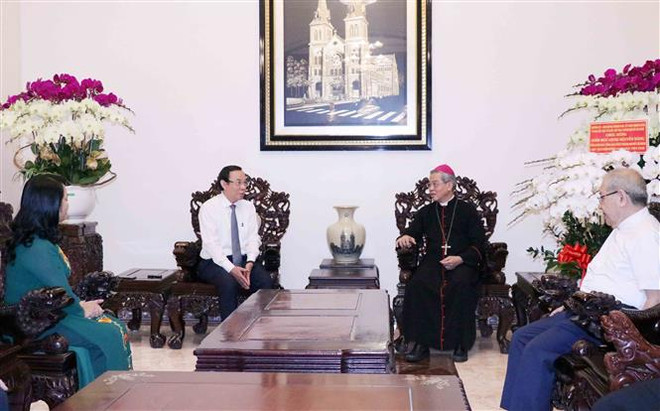Felicitan al nuevo presidente del Consejo Episcopal de Vietnam ảnh 1