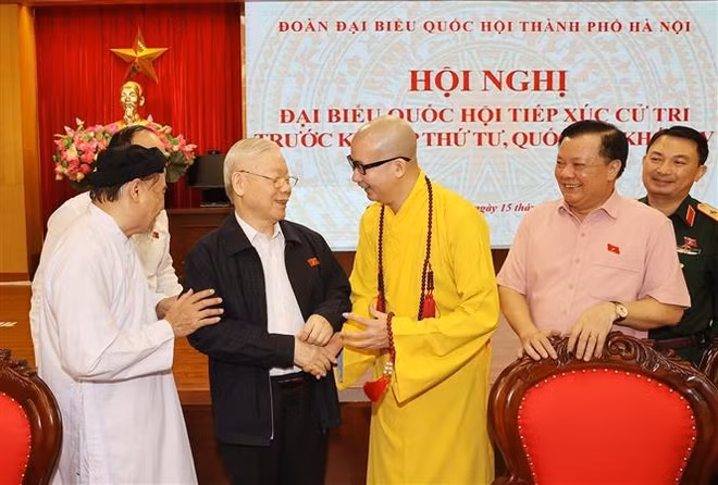 Máximo dirigente partidista de Vietnam se reúne con votantes de Hanoi ảnh 1
