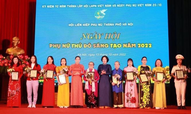 Homenaje a 10 mujeres ejemplares de Hanoi en 2022 ảnh 2 Homenaje a 10 mujeres ejemplares de Hanoi en 2022 ảnh 2