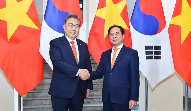 Canciller vietnamita recibe a su homólogo surcoreano Park Jin ảnh 1 Canciller vietnamita recibe a su homólogo surcoreano Park Jin ảnh 1