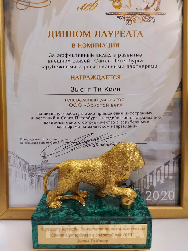 Ciudadano vietnamita recibe prestigioso premio de San Petersburgo ảnh 1
