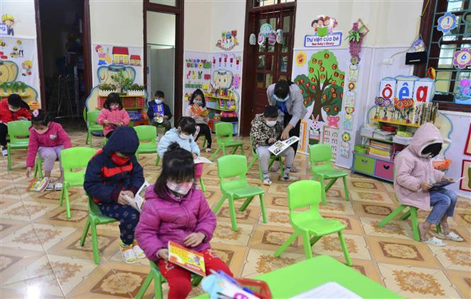 Estudiantes de 52 localidades vietnamitas vuelven a las aulas tras restricciones por el COVID-19 ảnh 2 Estudiantes de 52 localidades vietnamitas vuelven a las aulas tras restricciones por el COVID-19 ảnh 2