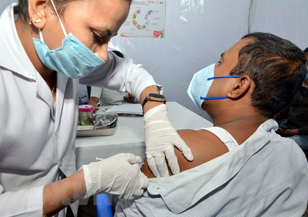 Indonesia aplica vacunación contra el COVID-19 a cinco mil periodistas ảnh 1 Indonesia aplica vacunación contra el COVID-19 a cinco mil periodistas ảnh 1