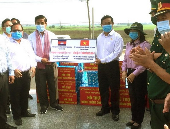 Apoyan a khmeres de origen vietnamita en Camboya en lucha contra el COVID-19 ảnh 1 Apoyan a khmeres de origen vietnamita en Camboya en lucha contra el COVID-19 ảnh 1