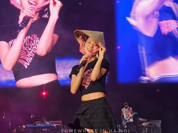 BlackPink conquista a miles de fanáticos en la primera noche de Born Pink en Hanoi ảnh 3 BlackPink conquista a miles de fanáticos en la primera noche de Born Pink en Hanoi ảnh 3