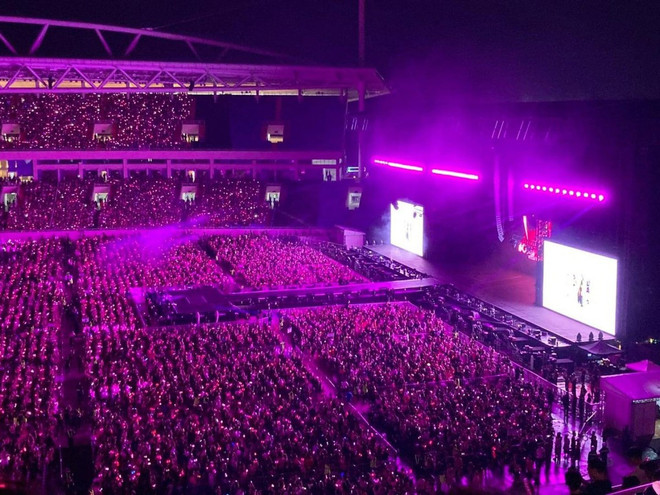 BlackPink conquista a miles de fanáticos en la primera noche de Born Pink en Hanoi ảnh 5 BlackPink conquista a miles de fanáticos en la primera noche de Born Pink en Hanoi ảnh 5