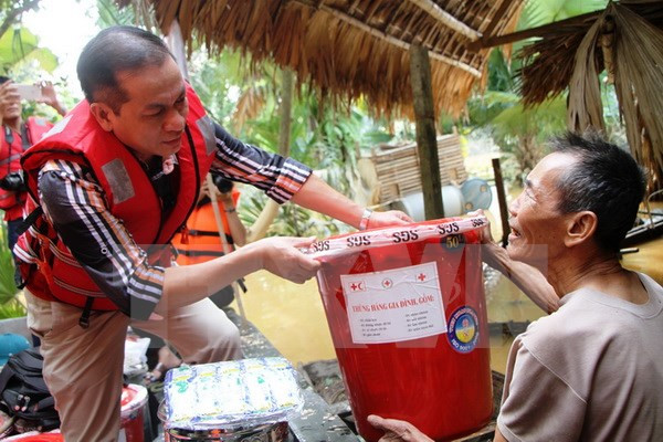 Siguen apoyando vietnamitas en extranjeros a coterráneos afectados por inundaciones ảnh 1 Siguen apoyando vietnamitas en extranjeros a coterráneos afectados por inundaciones ảnh 1