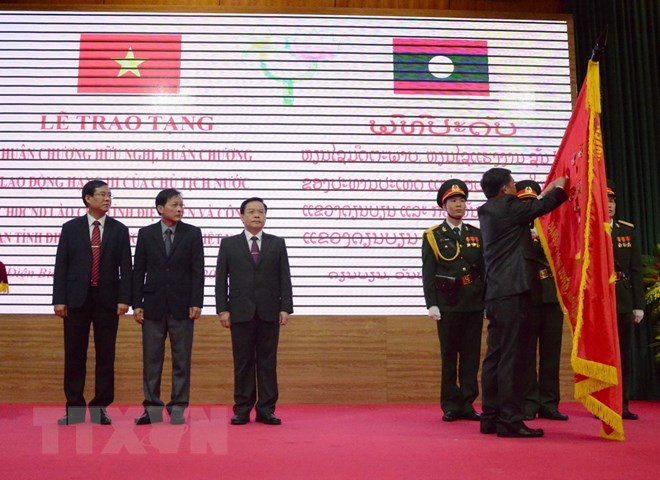 Laos entrega Orden de la Amistad a la provincia vietnamita de Dien Bien ảnh 1 Laos entrega Orden de la Amistad a la provincia vietnamita de Dien Bien ảnh 1