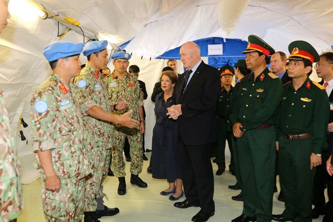 Gobernador General visita hospital de campaña de Vietnam ảnh 1 Gobernador General visita hospital de campaña de Vietnam ảnh 1