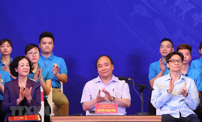 Primer ministro de Vietnam dialoga con trabajadores en parques industriales ảnh 1 Primer ministro de Vietnam dialoga con trabajadores en parques industriales ảnh 1