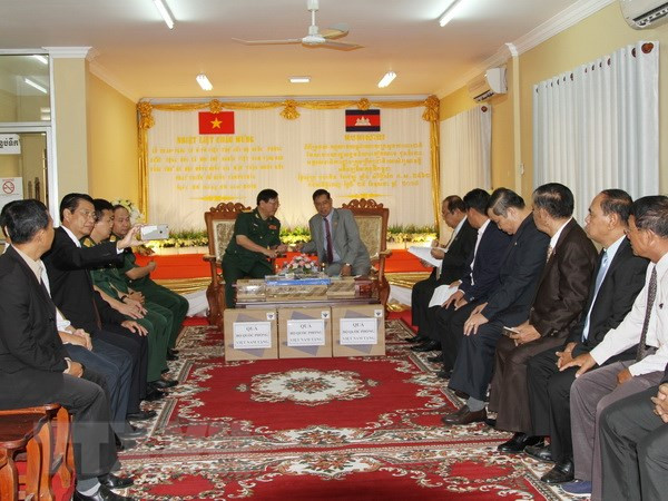 Vietnam asiste al desarrollo de Camboya ảnh 1