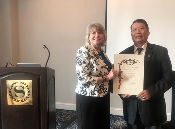 Primer vietnamita reconocido por la Academia Internacional para la Calidad ảnh 1 Primer vietnamita reconocido por la Academia Internacional para la Calidad ảnh 1