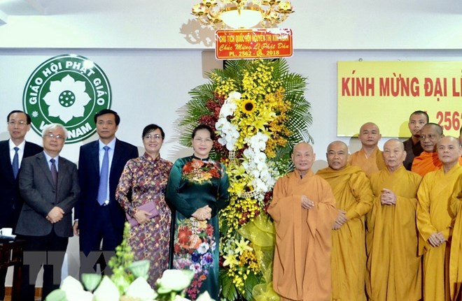 Presidenta parlamentaria vietnamita felicita a comunidad budista en ocasión de Día de Vesak ảnh 1 Presidenta parlamentaria vietnamita felicita a comunidad budista en ocasión de Día de Vesak ảnh 1