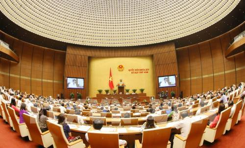 Parlamento vietnamita prosigue quinto pleno con debate de numerosos asuntos socioeconómicos ảnh 1